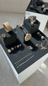 Exposition bijoux - Biennale Mirabilia Lyon au Carré Fourvière